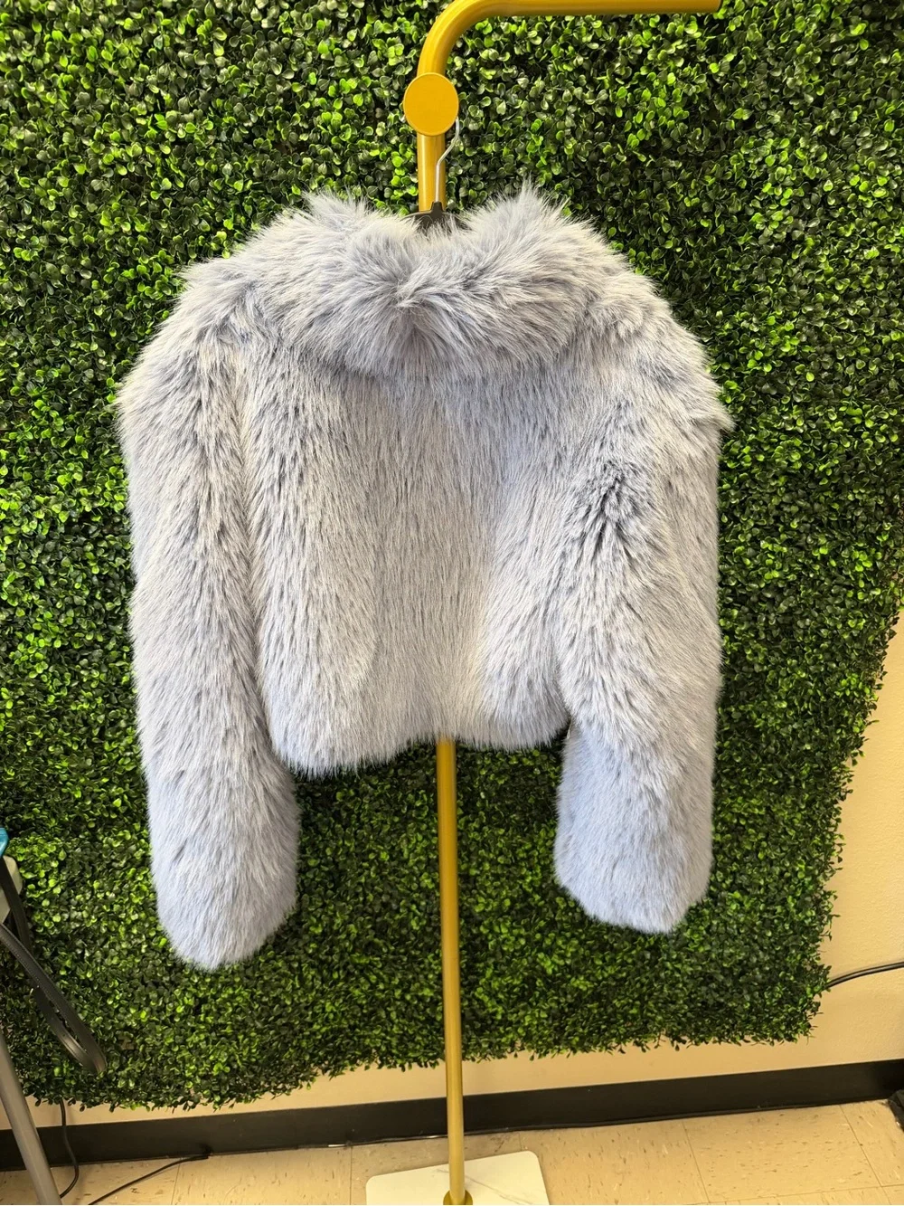 Alo Yoga Opulent Faux Fur Cropped Jacket In Winter Frost - Size Medium